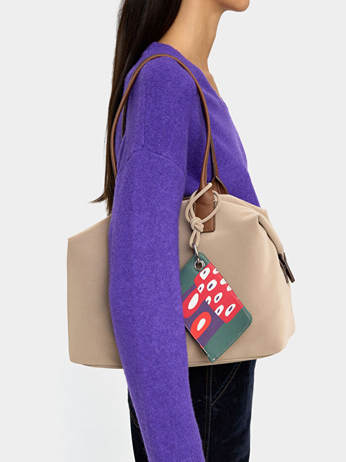 Yumuşak Dokulu ve Charm'lı Shopper Çanta