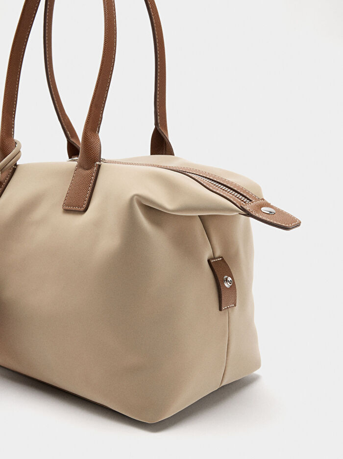 Yumuşak Dokulu ve Charm'lı Shopper Çanta