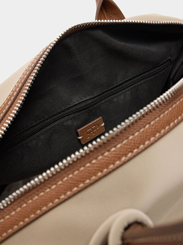 Yumuşak Dokulu ve Charm'lı Shopper Çanta