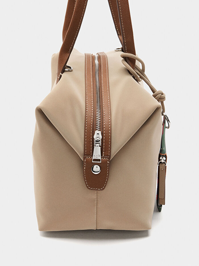 Yumuşak Dokulu ve Charm'lı Shopper Çanta