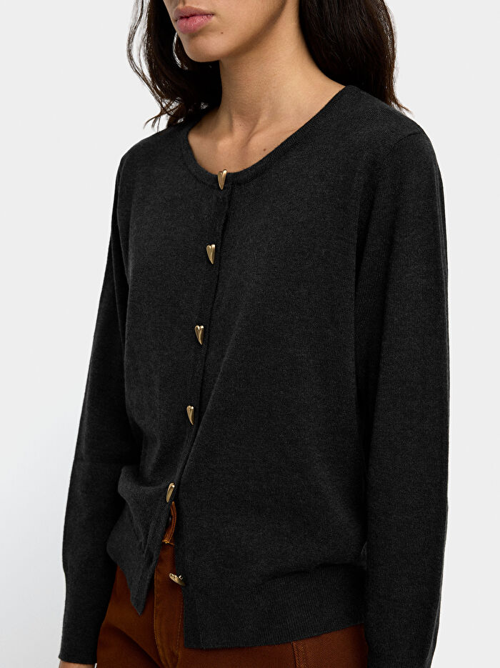 Kalp Düğmeli Örme Hırka