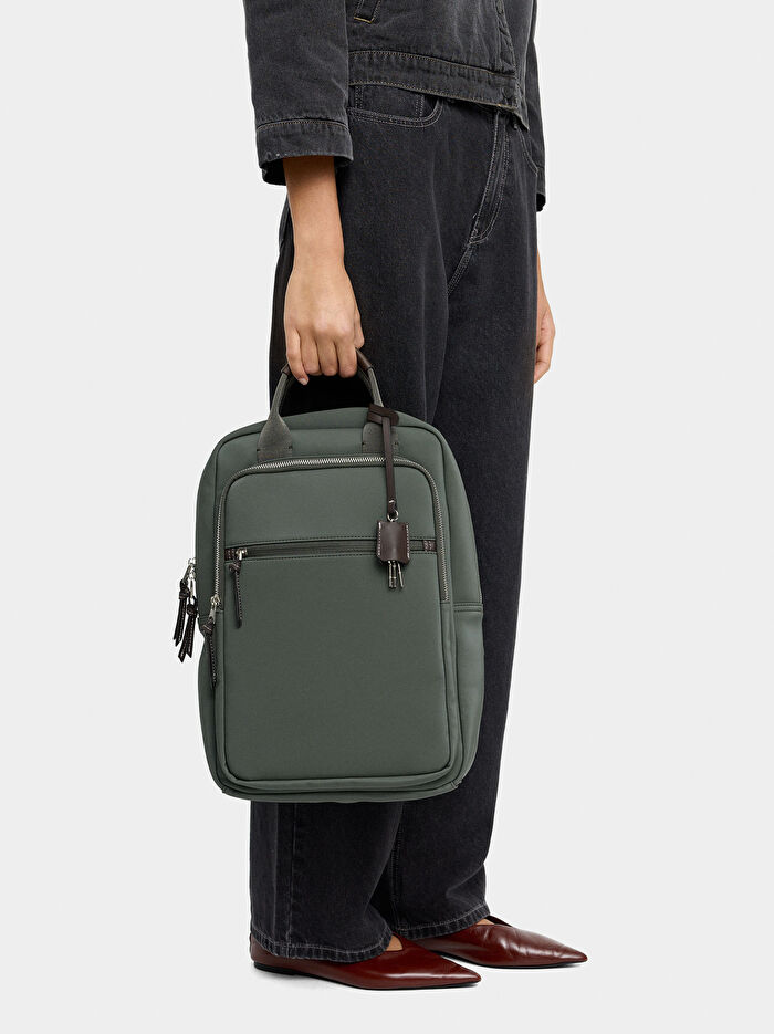 Teknik Kumaş 13 İnç Laptop Sırt Çantası