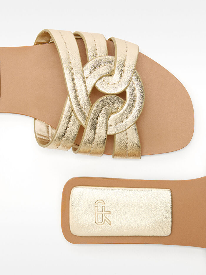 Çapraz Bantlı Düz Sandalet