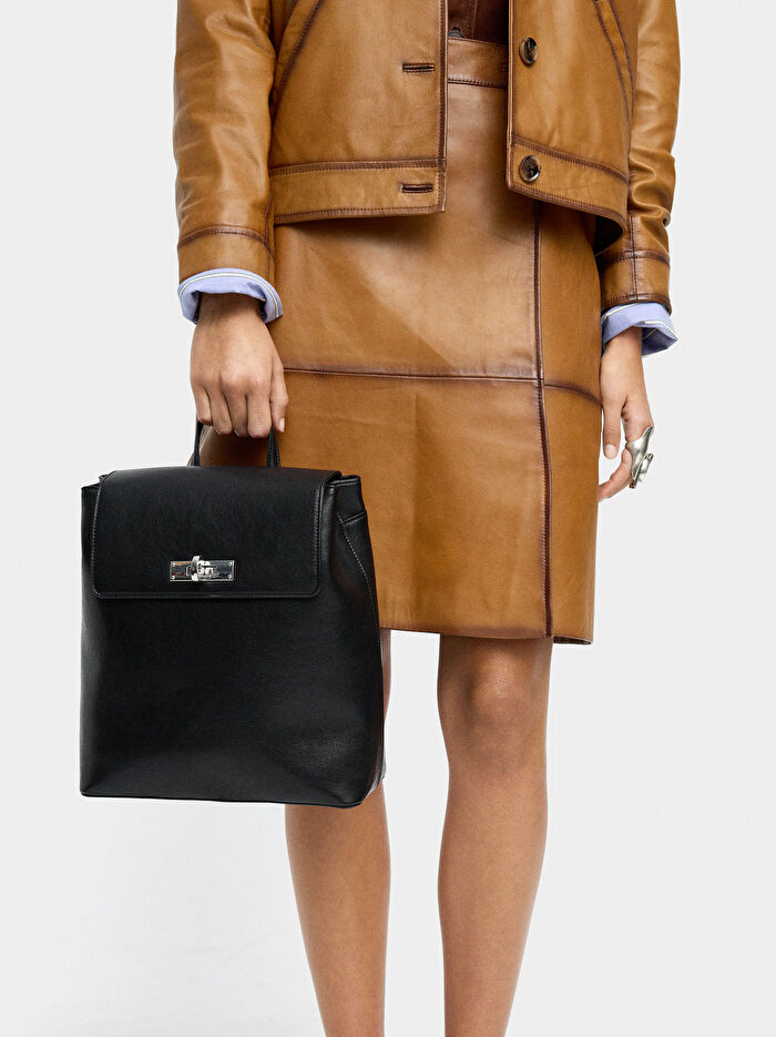 Kapaklı Sırt Çantası