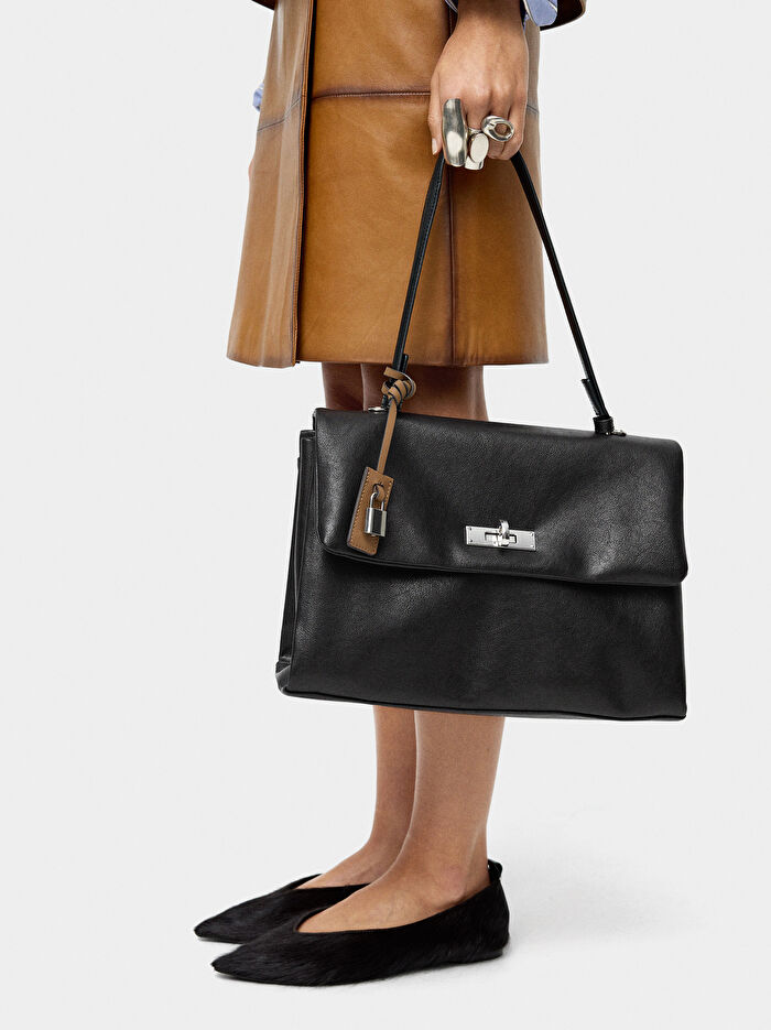 Kapaklı ve Çapraz Askılı Çanta