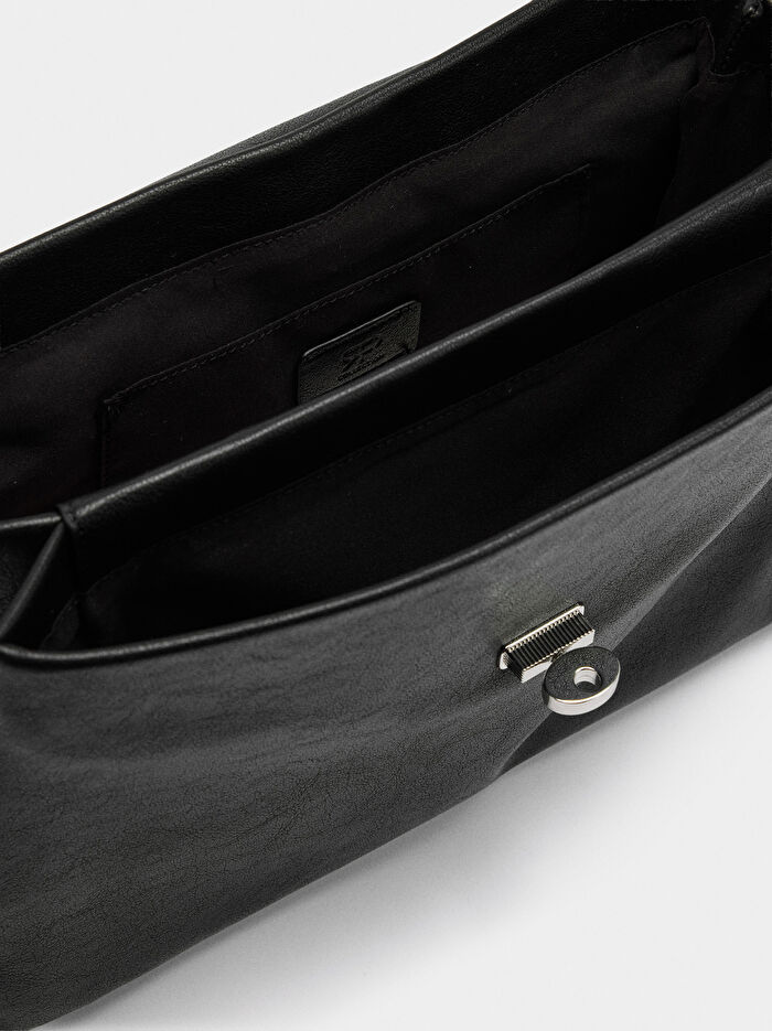 Kapaklı ve Çapraz Askılı Çanta