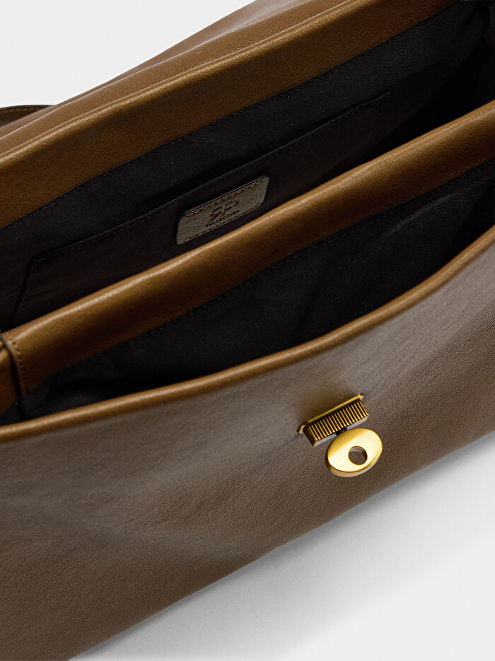 Kapaklı ve Çapraz Askılı Çanta