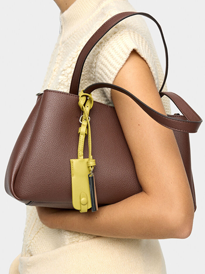 Charm'lı Düz Tote Çanta