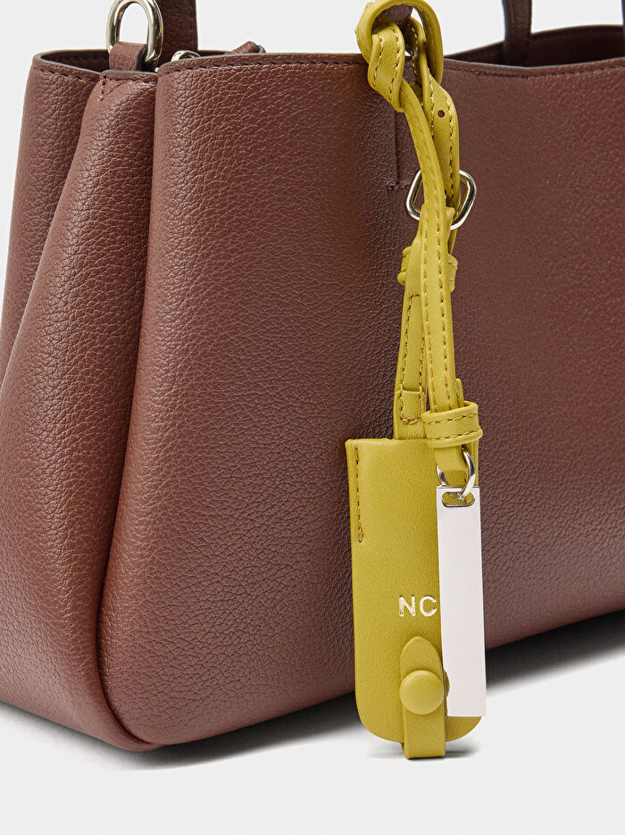 Charm'lı Düz Tote Çanta