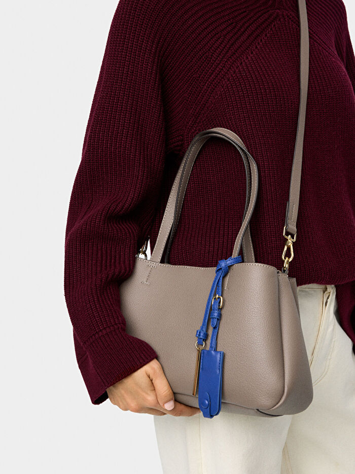 Charm'lı Düz Tote Çanta
