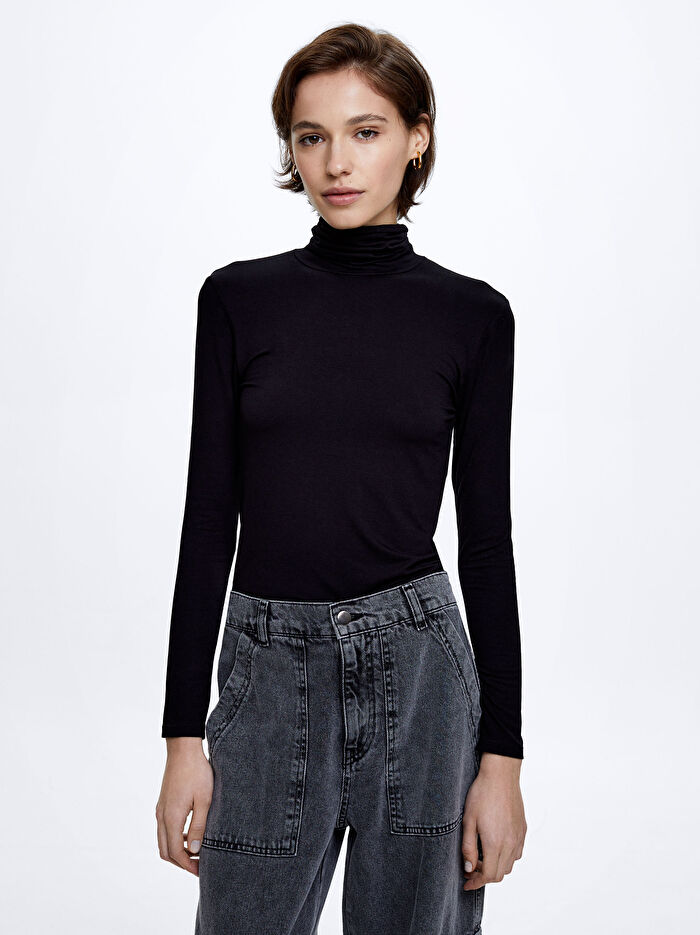 Uzun Kollu Yüksek Yakalı T-Shirt