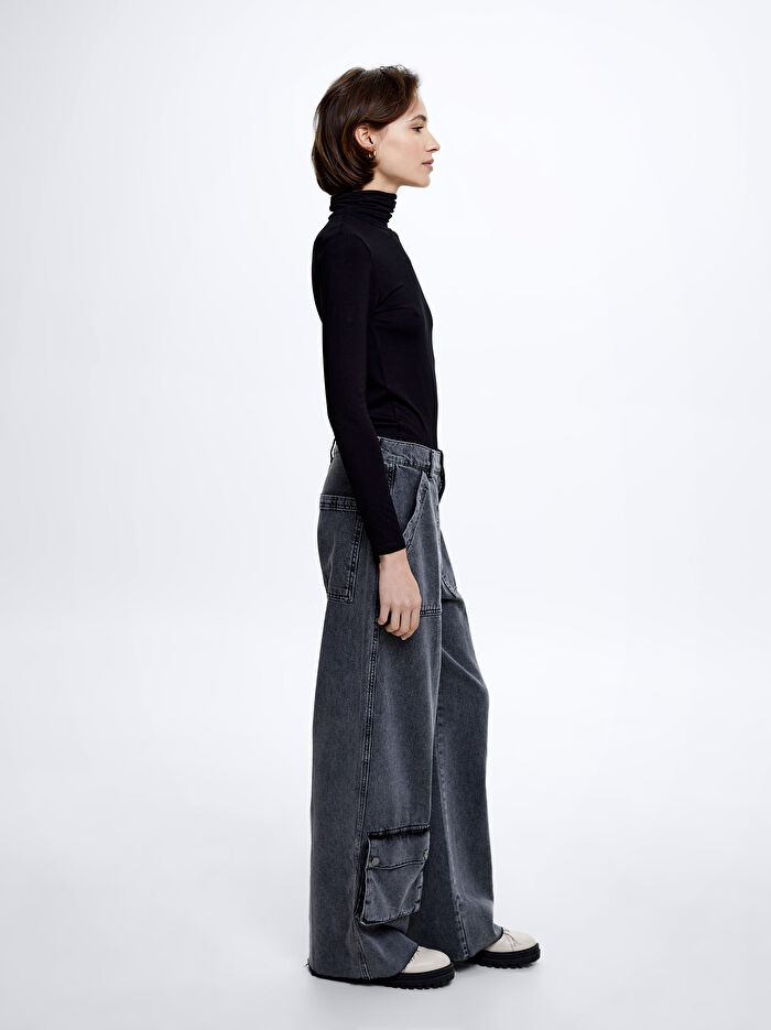 Uzun Kollu Yüksek Yakalı T-Shirt