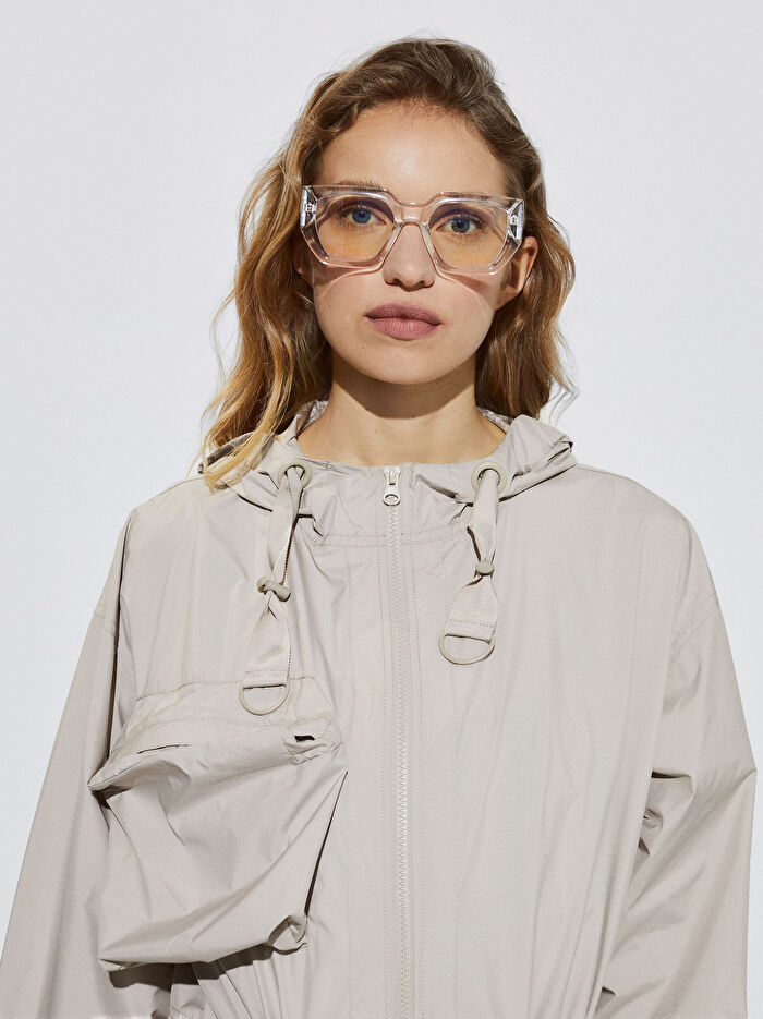 Cepli ve Kapüşonlu Parka