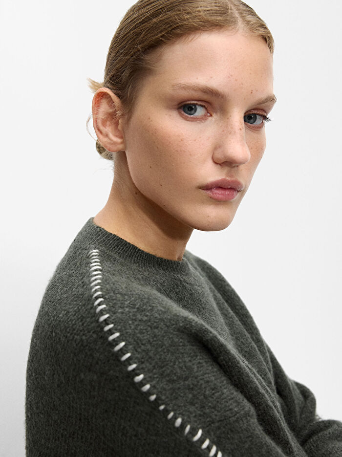 Üst Dikişli Örme Kazak