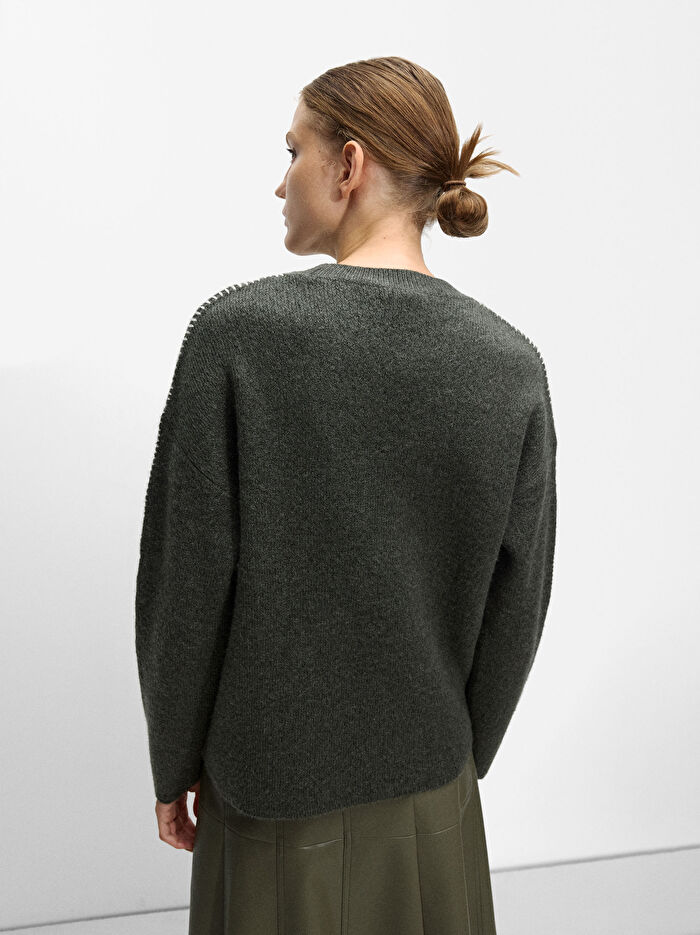 Üst Dikişli Örme Kazak