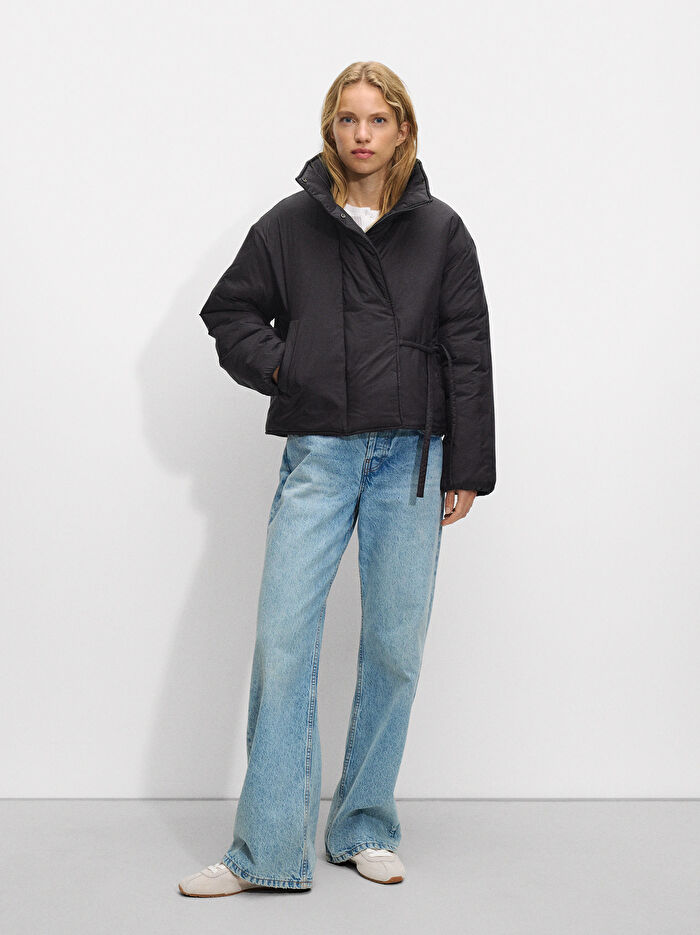 Yüksek Yakalı Kapitone Ceket