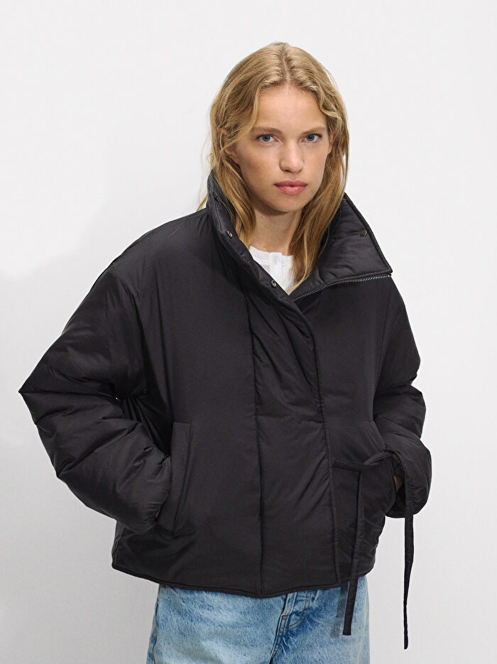 Yüksek Yakalı Kapitone Ceket