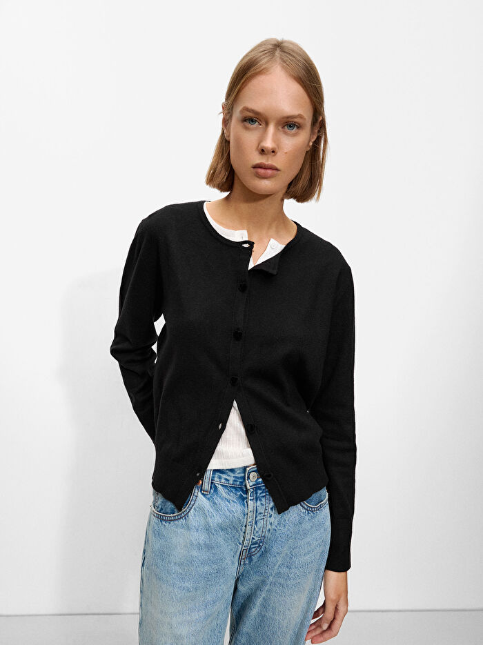 Kalp Düğmeli Örgü Hırka