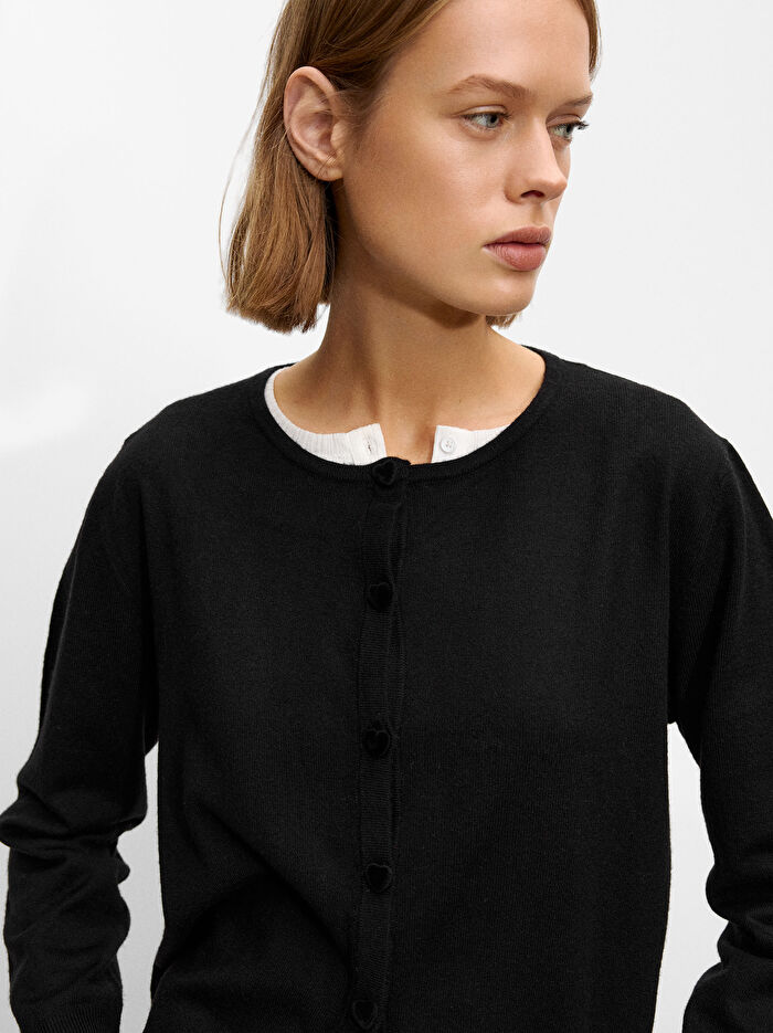 Kalp Düğmeli Örgü Hırka