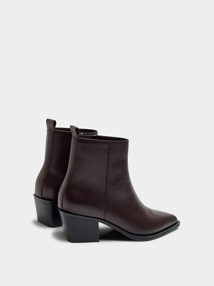 Geniş Topuklu Deri Bilekte Bot