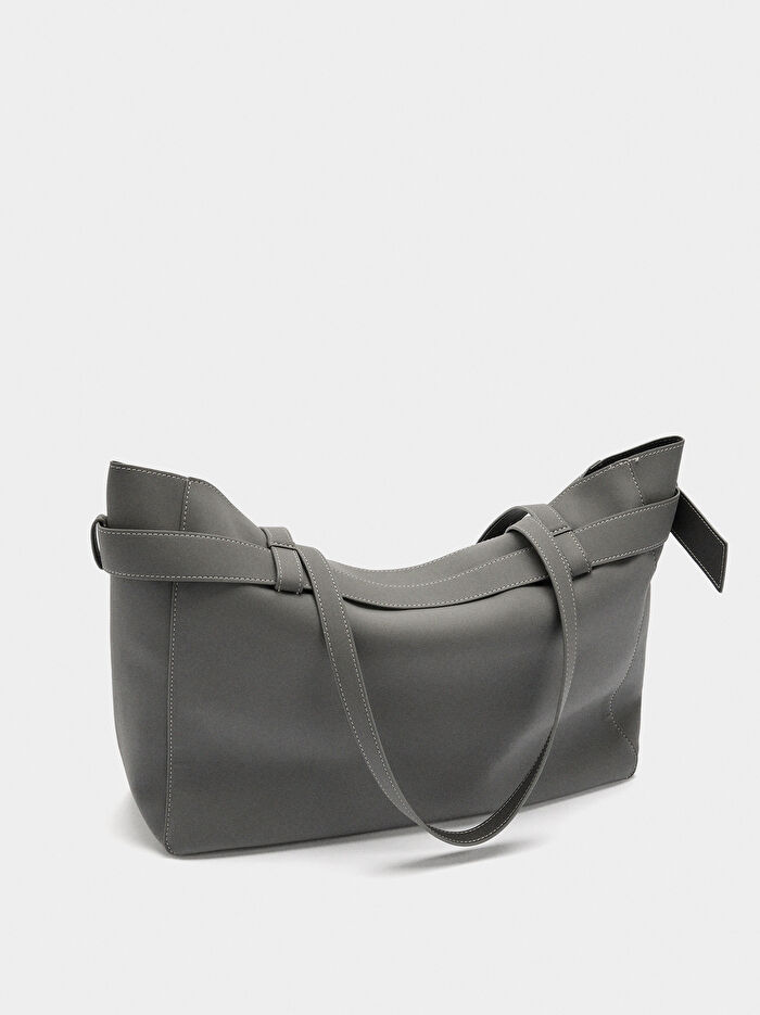 Kemer Detaylı ve Charm'lı Shopper Çanta