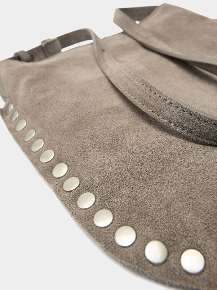 Zımba Detaylı Süet Deri Çapraz Askılı Çanta