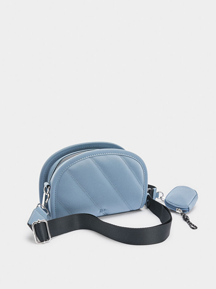 Yumuşak Dokulu Charm'lı Çapraz Askılı Çanta