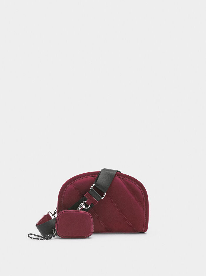 Yumuşak Dokulu Charm'lı Çapraz Askılı Çanta