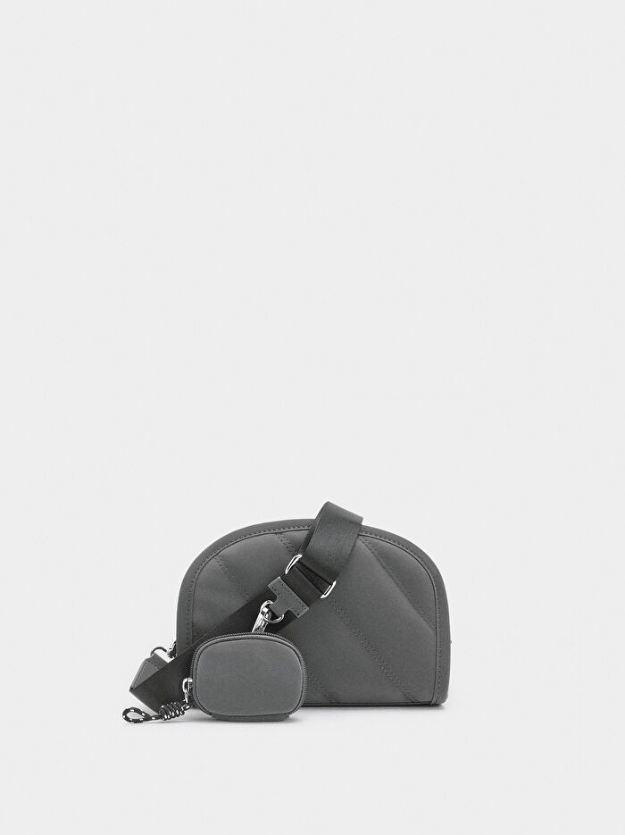 Yumuşak Dokulu Charm'lı Çapraz Askılı Çanta