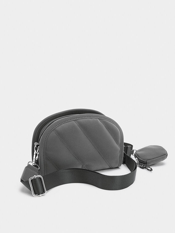 Yumuşak Dokulu Charm'lı Çapraz Askılı Çanta