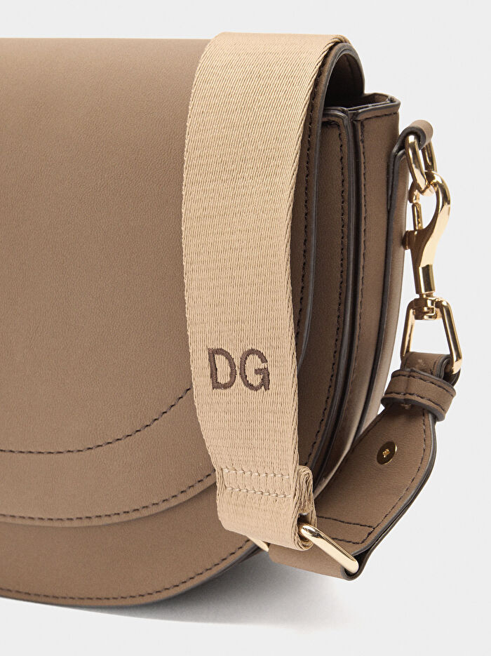 Kapaklı Oval Çapraz Çanta