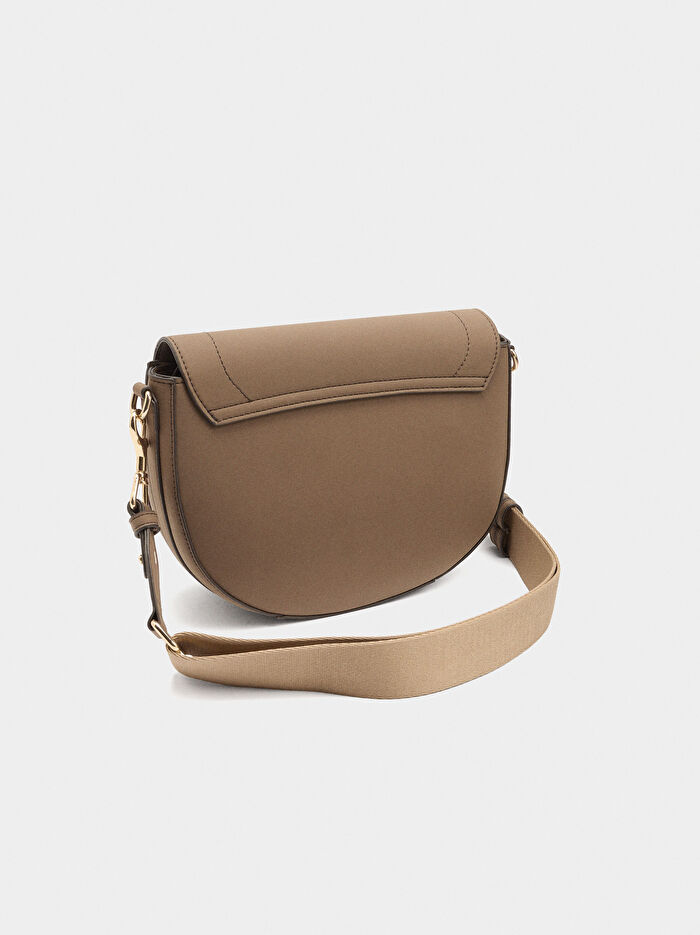 Kapaklı Oval Çapraz Çanta