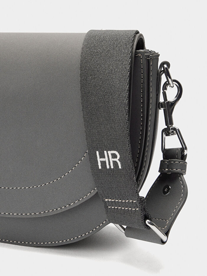 Kapaklı Oval Çapraz Çanta