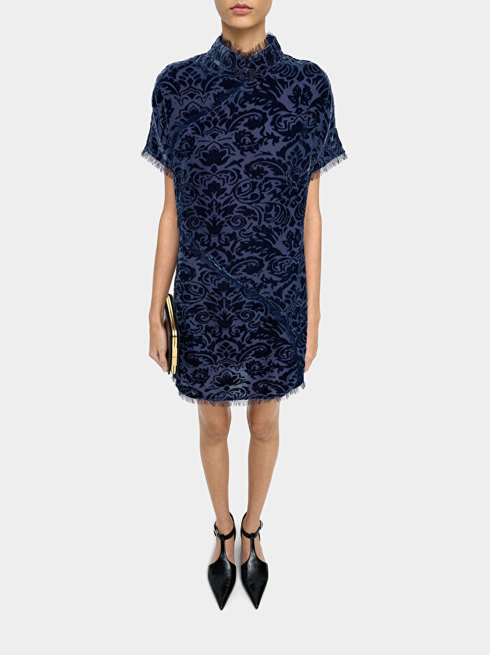 Yaprak Desenli Kısa Jakarlı Elbise