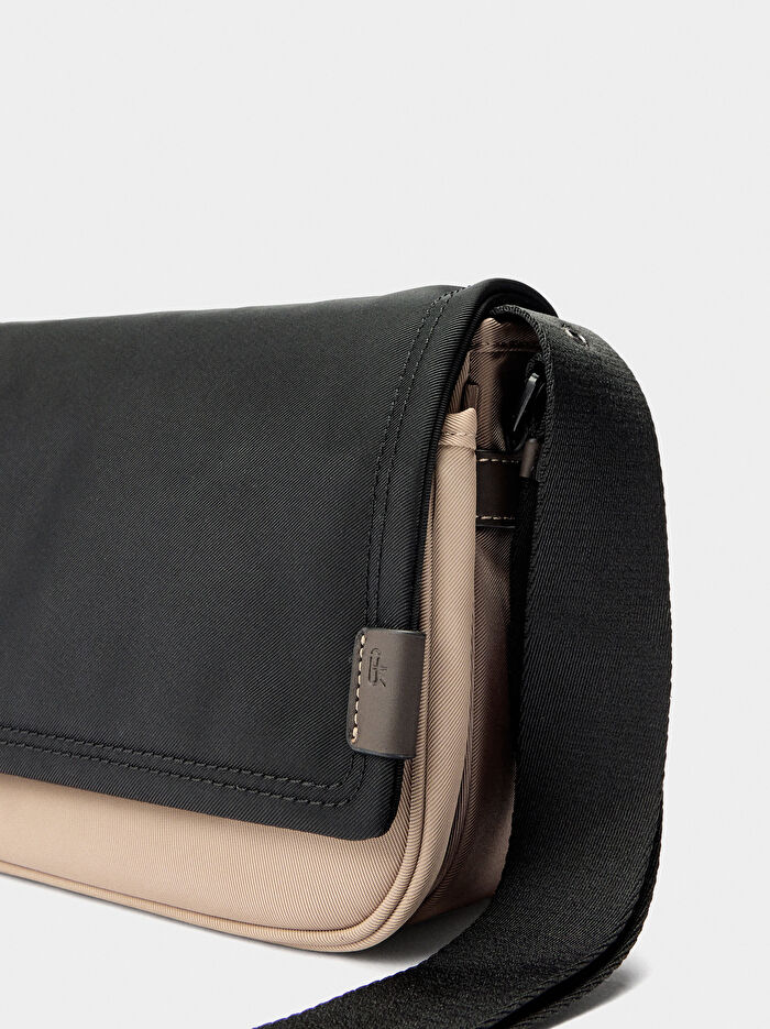 Teknik Kumaş Renk Bloklu Çapraz Askılı Çanta,