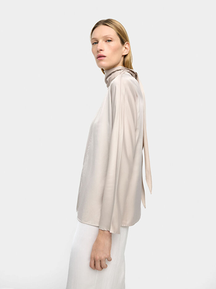 Yüksek Yakalı Saten Bluz