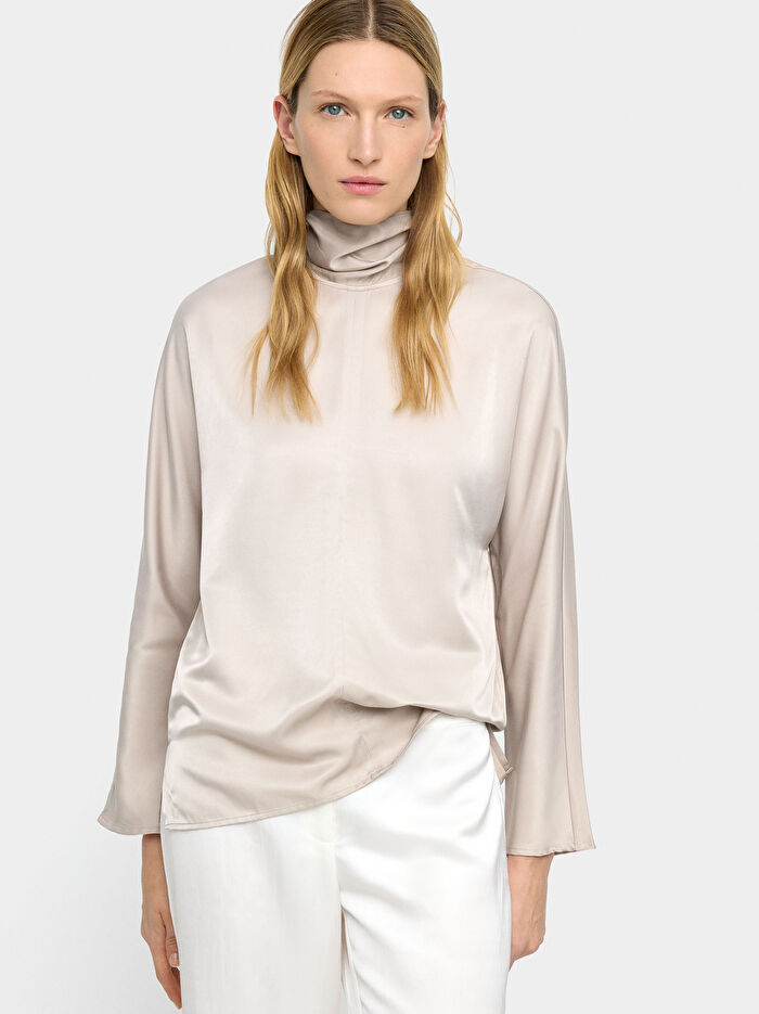 Yüksek Yakalı Saten Bluz