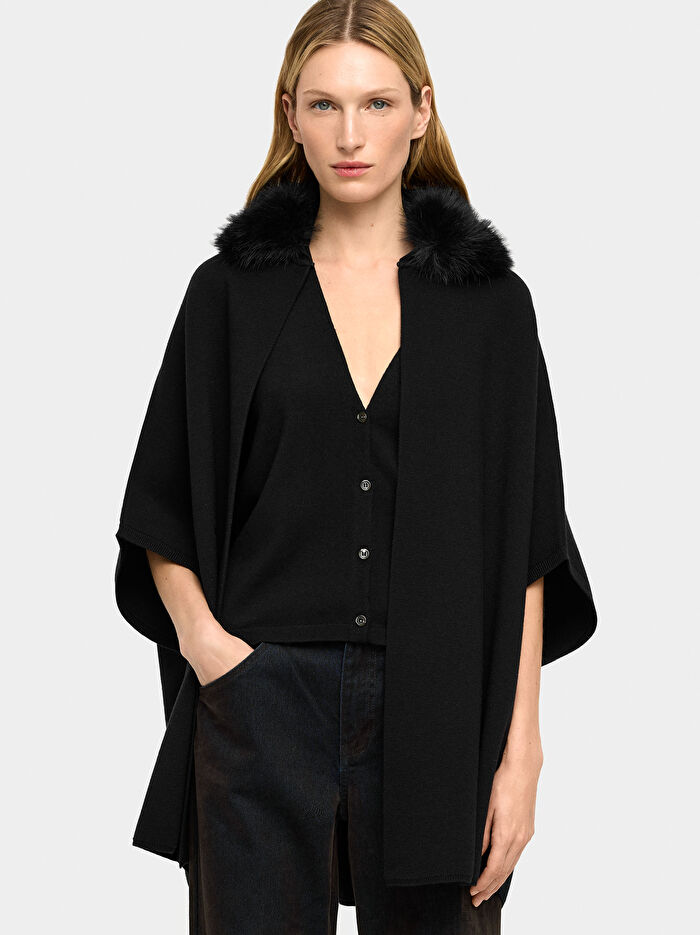 Yakası Kürk Efektli Örme Panço