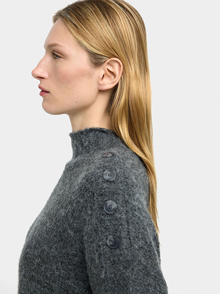 Düğme Detaylı Örme Kazak