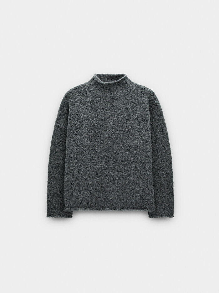 Düğme Detaylı Örme Kazak