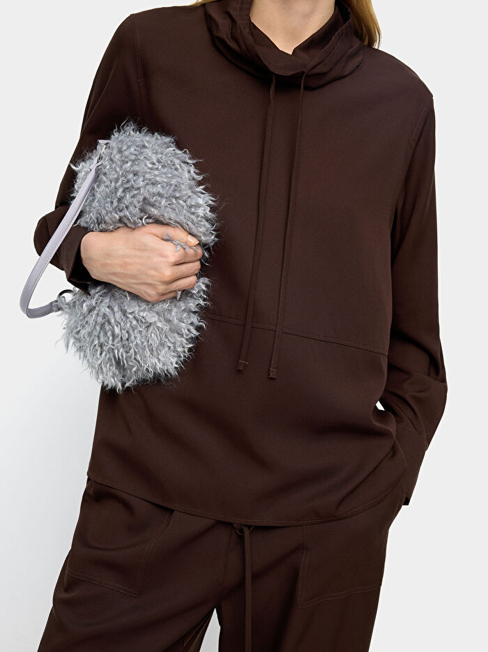 İpli Yüksek Yakalı Bluz