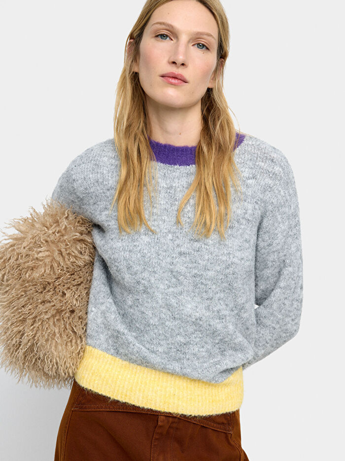 Kontrast Kenarlı Örme Kazak