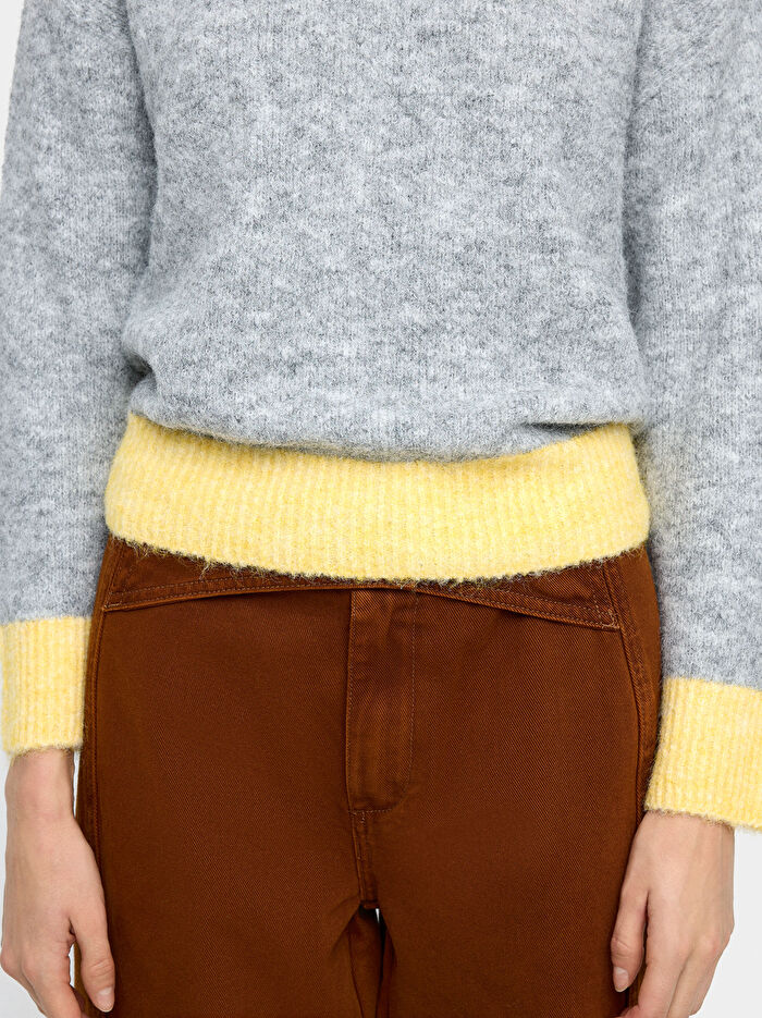 Kontrast Kenarlı Örme Kazak