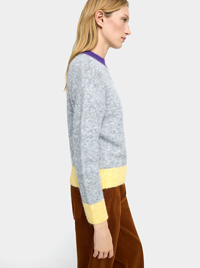 Kontrast Kenarlı Örme Kazak