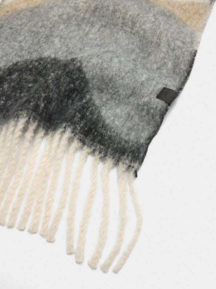 Dalgalı ve Püsküllü Atkı