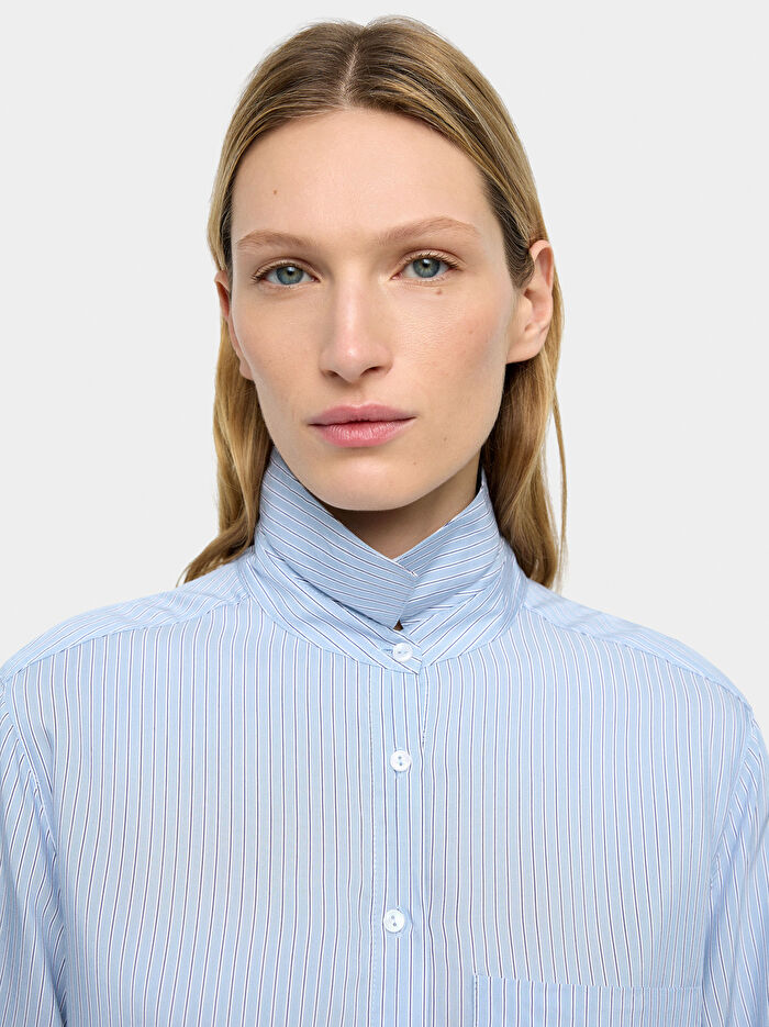 İnce Çizgili Gömlek