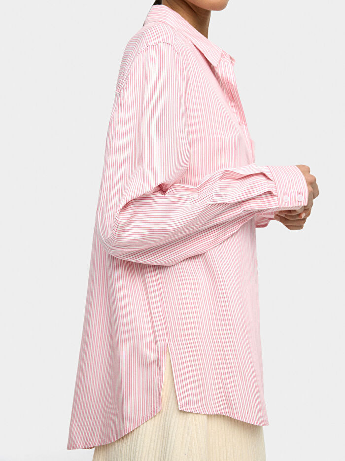 İnce Çizgili Gömlek