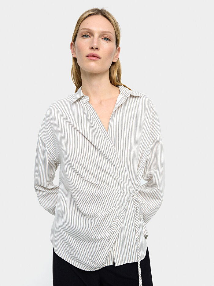 Drape Detaylı Çizgili Gömlek