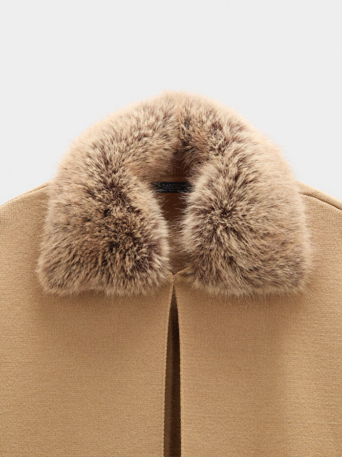 Yakası Kürk Efektli Örme Panço