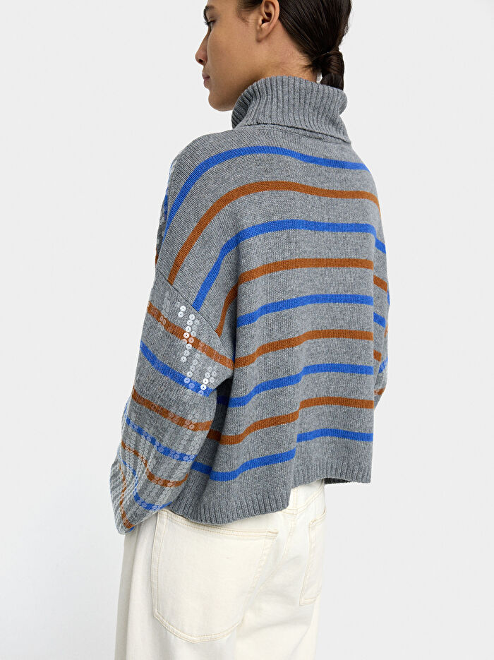 Çizgili ve Payetli Örme Kazak